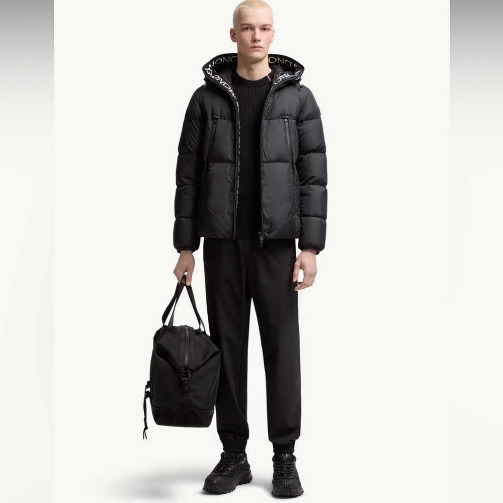 Moncler Montcla Hooded Short Down Jacket – Men’s Medium – Like New Condition